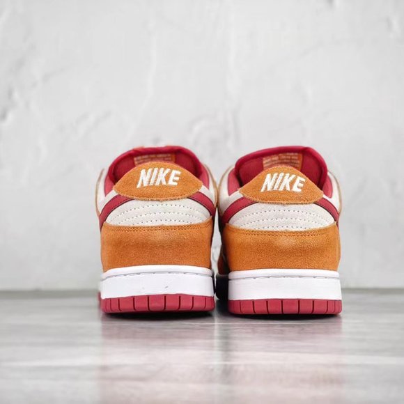 Nike SB Dunk Low Pro \